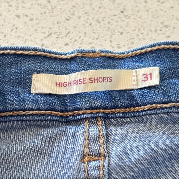 Levi's High Rise Jean Shorts Size 31 Stretch Denim Distressed Bootie
Beachy - Picture 5 of 12